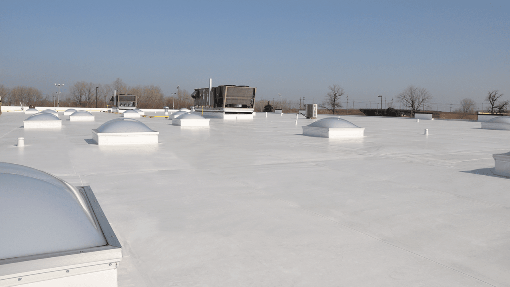 toiture d'un bâtiment en cool roof par crf